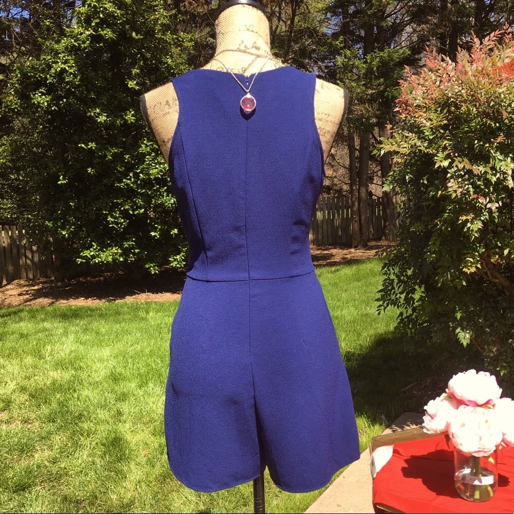 Blue romper w/ pockets - Picture 7 of 8